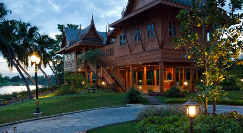 ナコーンパトム RK Riverside Resort and Spa (Reon Kruewal) 4つ星 ホテル プール