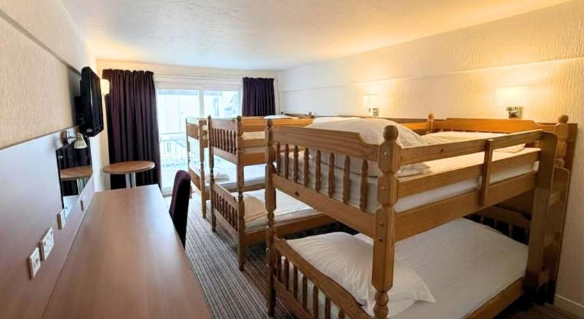 Image of 6-Bed Mixed Dormitory Room 0