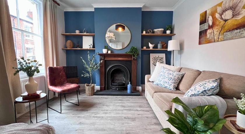 Basement Game Room & Workspace Two Spacious Bedrooms Close to Train Station