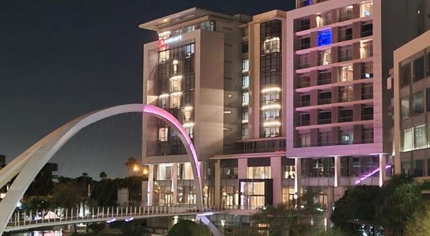CENTURY CLUB - Luxury Apartment Hotels