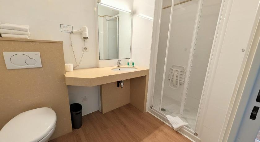 Image of Triple Room - City Side 2
