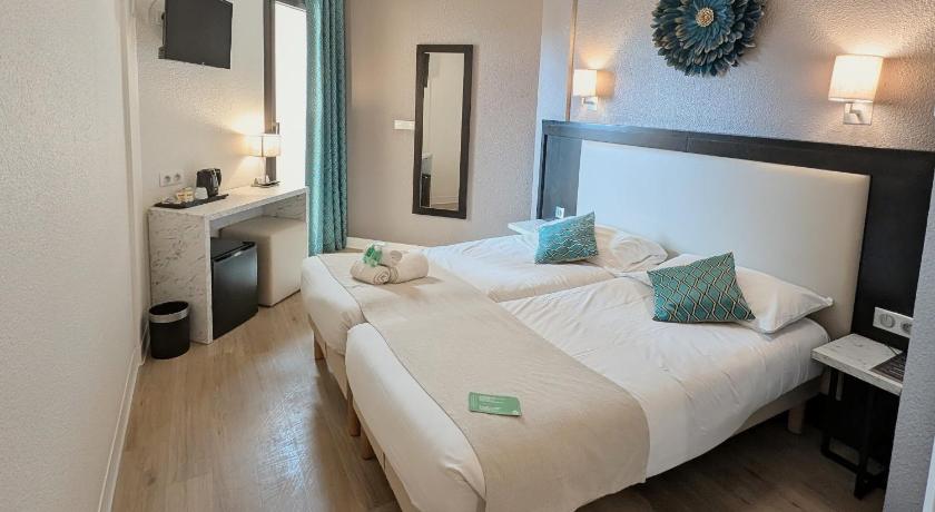 Image of Twin Room - City Side 0