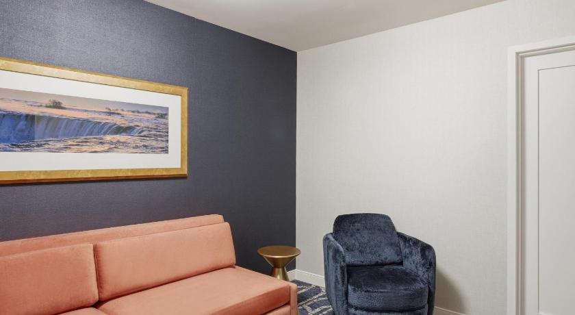 Image of 2 Queen Fallsview – Floor 20 1