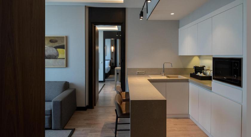 Altunizade Suites Istanbul Curio Collection By Hilton - image 4