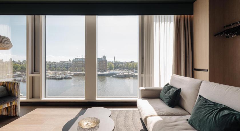 Image of One Bedroom Superior Suite with City View 1