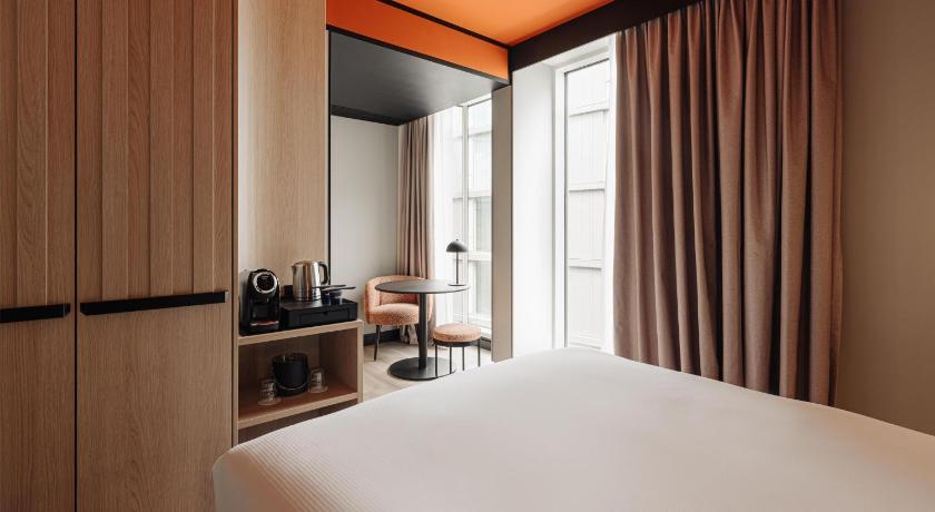Image of King Room with Courtyard View 3
