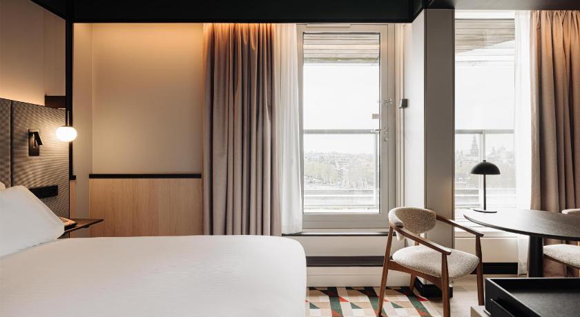 Image of Deluxe Room with Balcony and City View 4