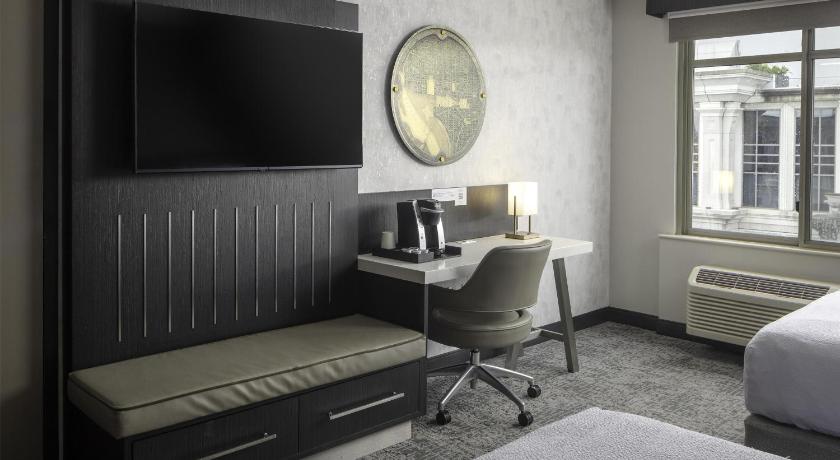 Image of 2 Queen Beds 3