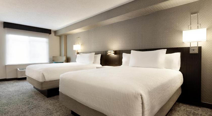 Image of 2 Queen Beds 1