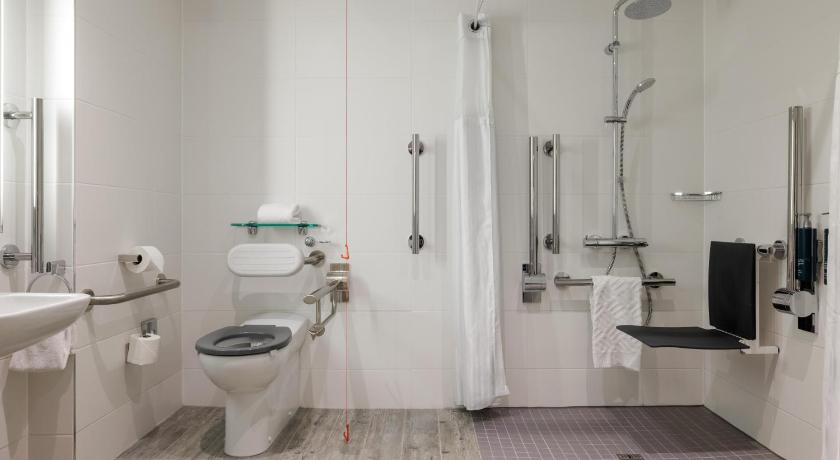 Image of Queen Accessible Room 6