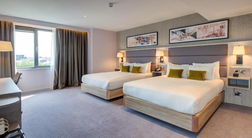 Image of Two Queen Bed Family Deluxe Room River View 0