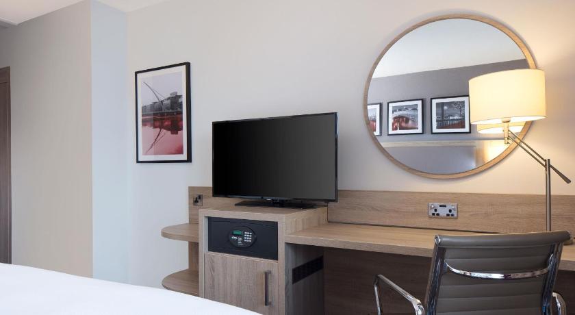 Image of Queen Room 5