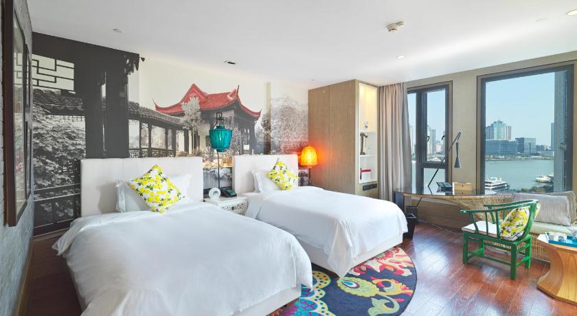 Image of 2 Twin Beds Premium River View 3