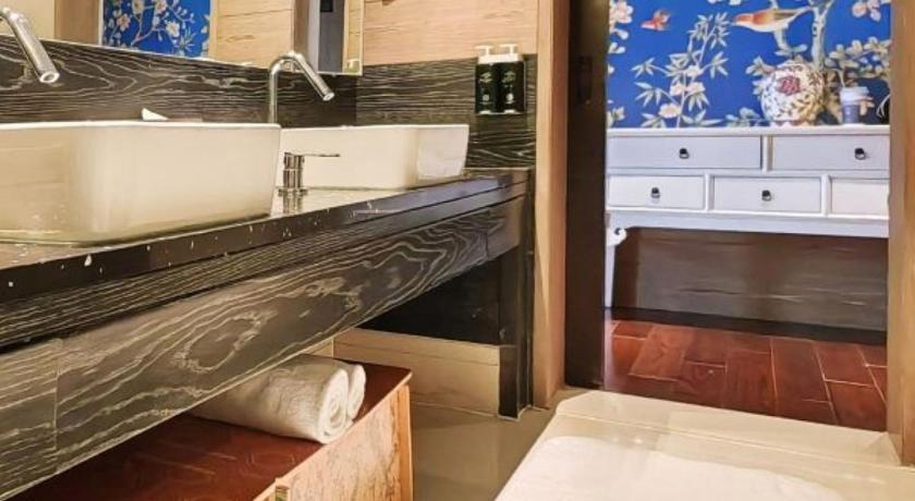Image of 2 Twin Beds Premium River View 7