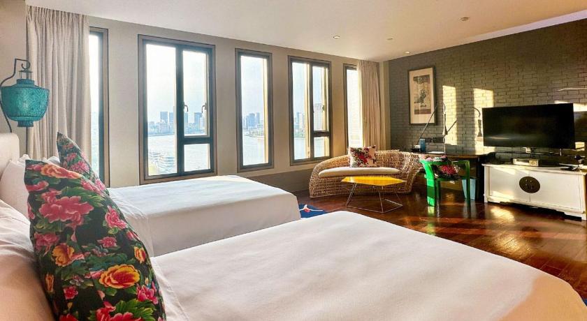 Image of 2 Twin Beds Premium River View 4