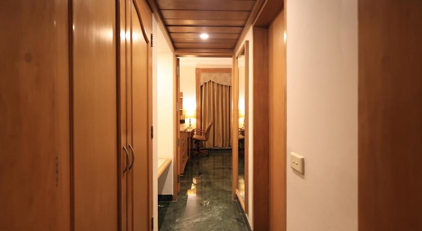 Image of Executive Suite 7