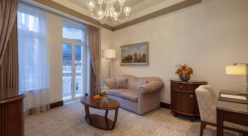 Image of Junior King Suite 9