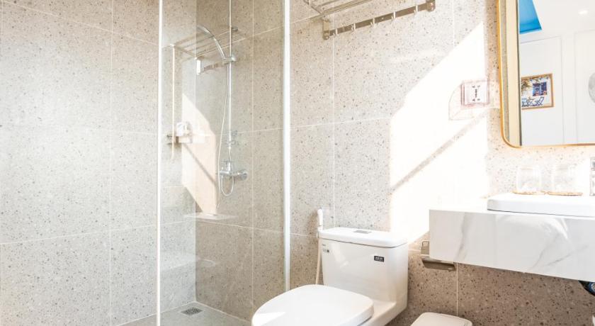 Phòng Deluxe hướng biển giường đôi (Deluxe Double Room with Sea View)tooltipPhòng Deluxe hướng biển giường đôi (Deluxe Double Room with Sea View)