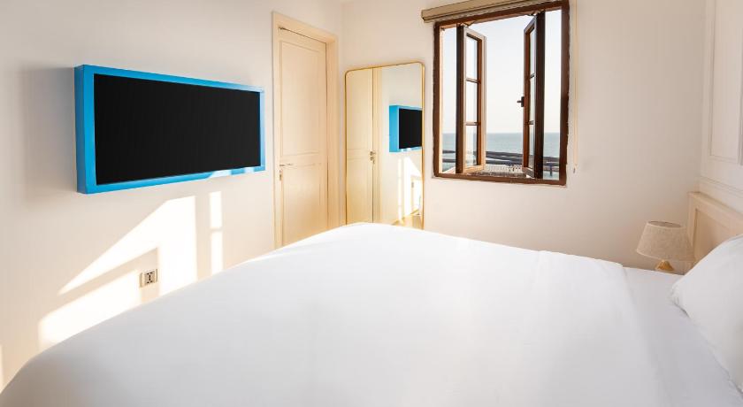 Phòng Deluxe hướng biển giường đôi (Deluxe Double Room with Sea View)tooltipPhòng Deluxe hướng biển giường đôi (Deluxe Double Room with Sea View)