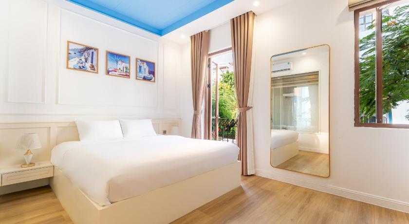 Phòng Deluxe Giường Đôi Có Ban Công (Deluxe Double Room with Balcony)tooltipPhòng Deluxe Giường Đôi Có Ban Công (Deluxe Double Room with Balcony)