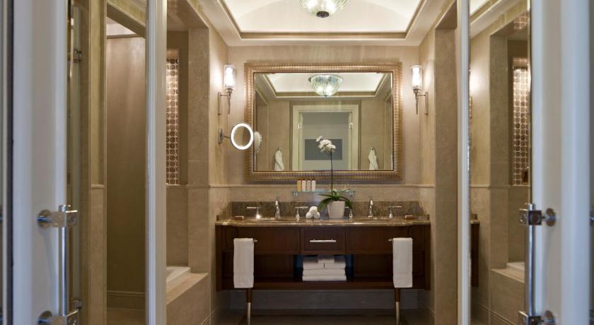 Image of Junior King Suite 6