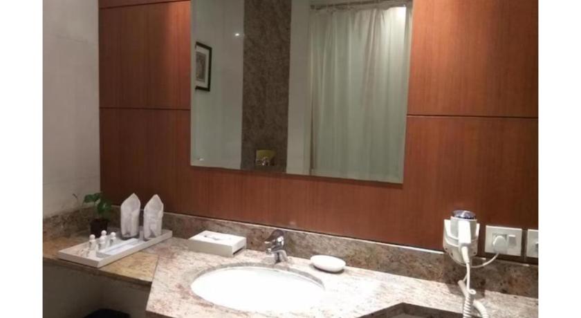 Image of Executive Suite 2