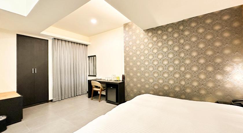 Image of Family Room 9