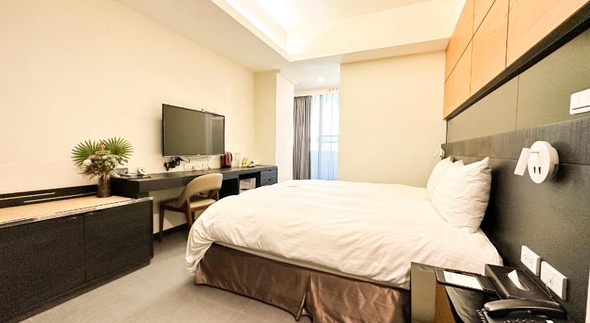 Image of Deluxe Queen Room 3