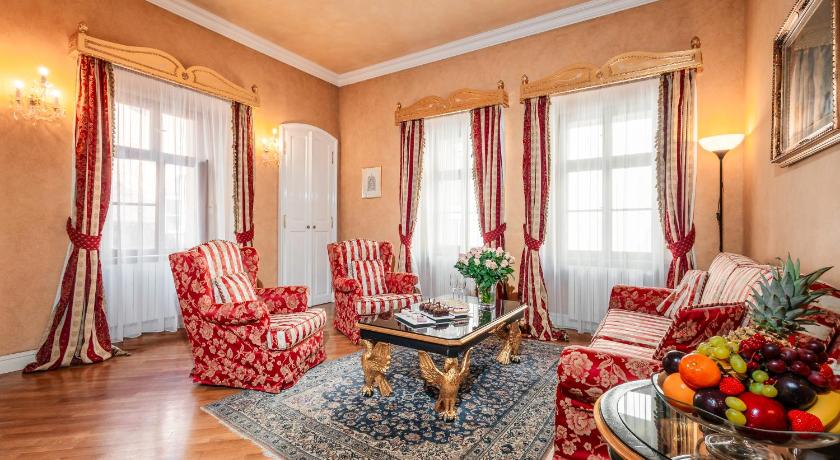 Image of Royal Suite 7