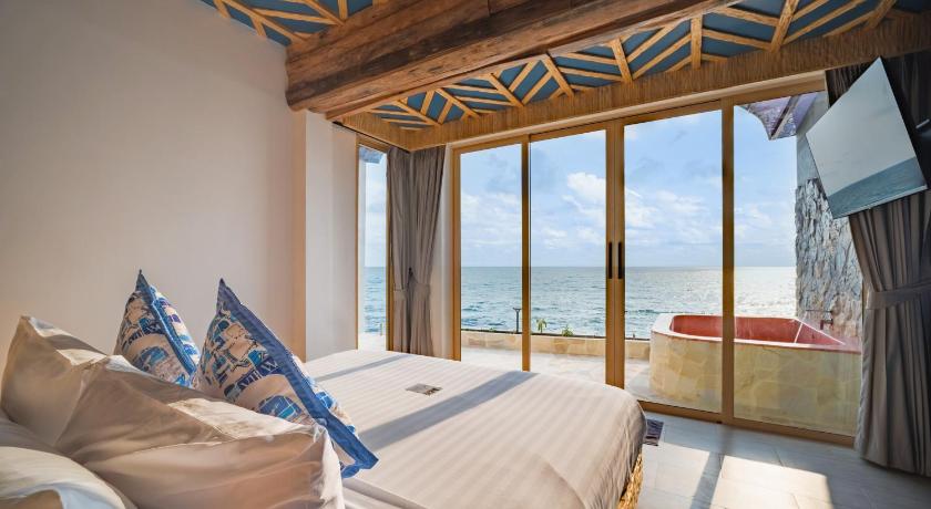 Image of Family Room with Garden View 0