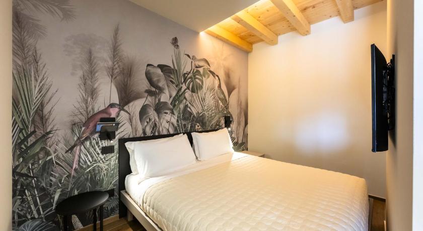 Sole- Franciacorta and Lake - Love Italy Homes