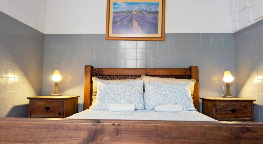 Foto, millel on kujutatud Standard kaheinimesetuba (double) ühise vannitoaga (Standard Double Room with Shared Bathroom) 0
