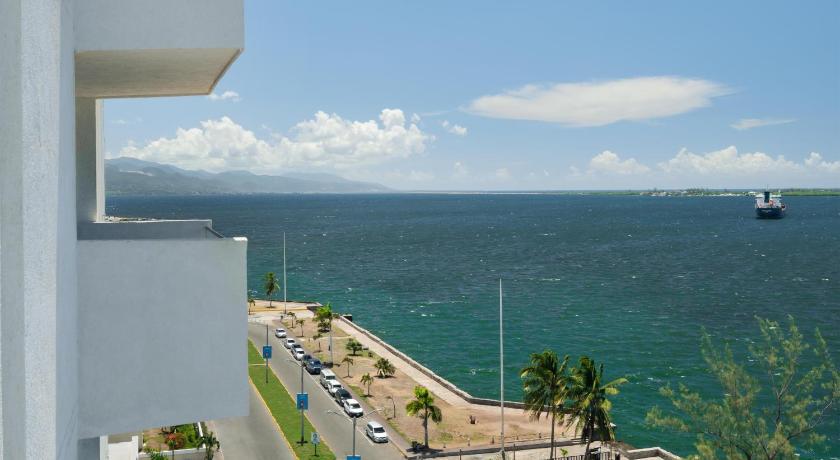 รูปของ1 KING 1 BDRM OCEANFRONT SUITE W/BALCONY 8