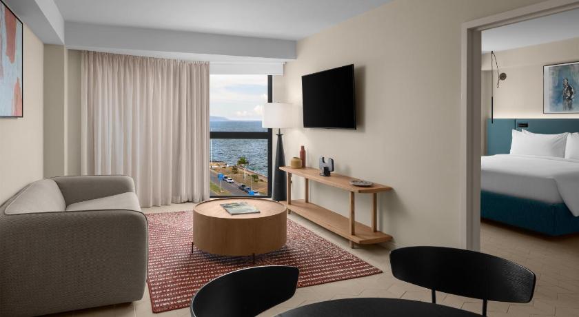 รูปของ1 King Bed 1 Bedroom Suite Ocean View 0