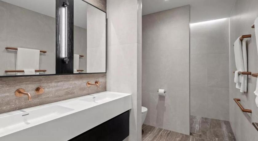 Image of Four-Bedroom House 8