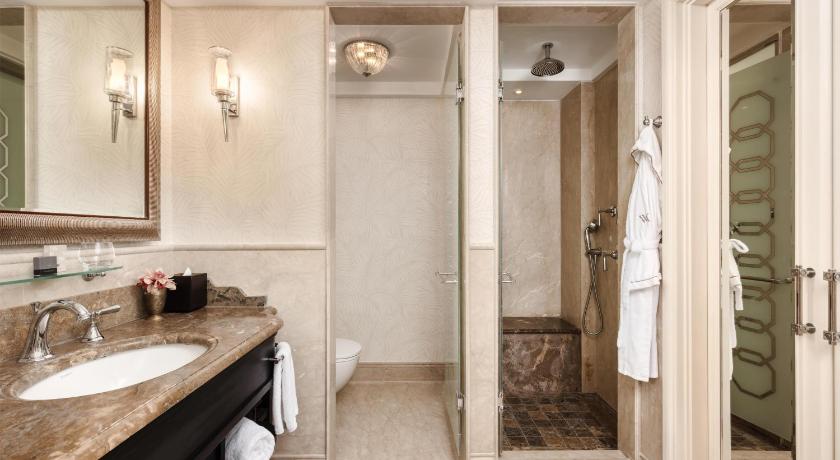 Image of Premier Terrace King Room 11