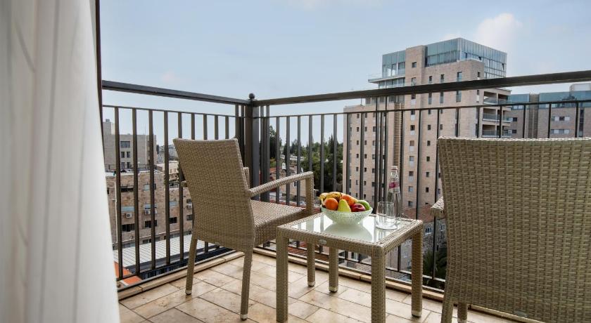 Image of Deluxe King Room with Balcony 1