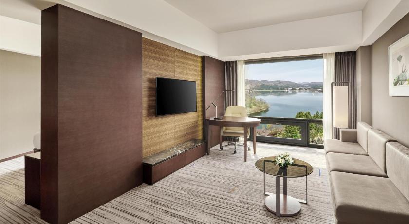 Image of KING EXECUTIVE PREMIUM SUITE 1