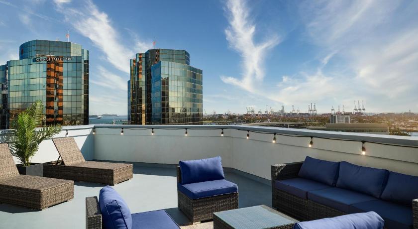 Immagine di 1 KING JUNIOR SUITE WITH EXTRA LARGE BALCONY (1 king junior suite with extra large balcony) 1
