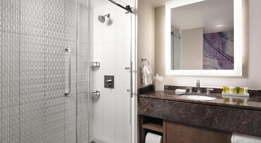 Immagine di 1 KING JUNIOR SUITE WITH EXTRA LARGE BALCONY (1 king junior suite with extra large balcony) 4