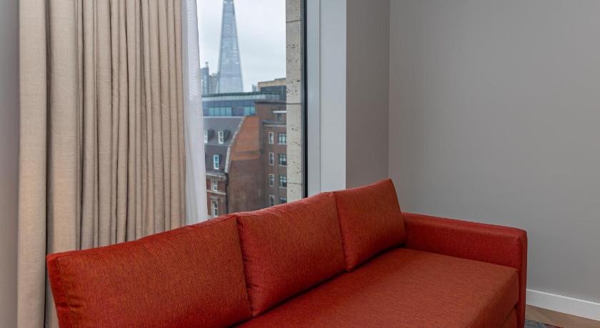 Image of Tower King Deluxe With Single Sofa Bed 6