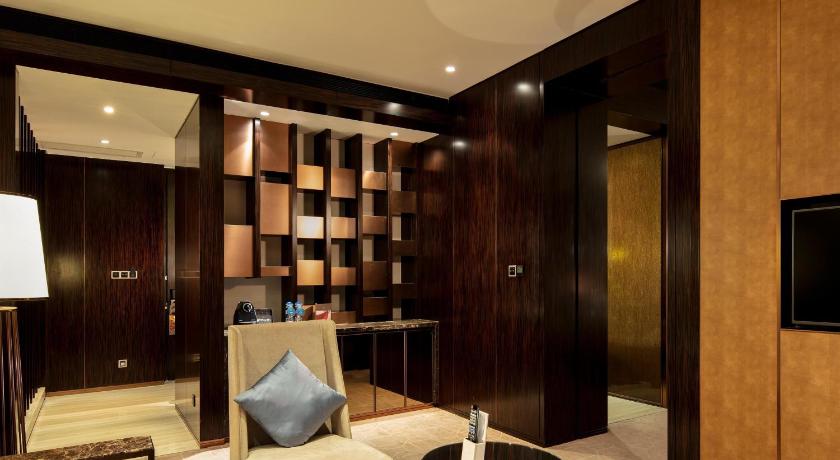 Image of King One Bedroom Suite with Lounge Access 9