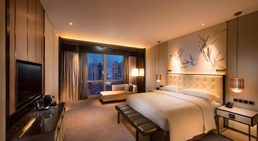 Image of King One Bedroom Suite with Lounge Access 4