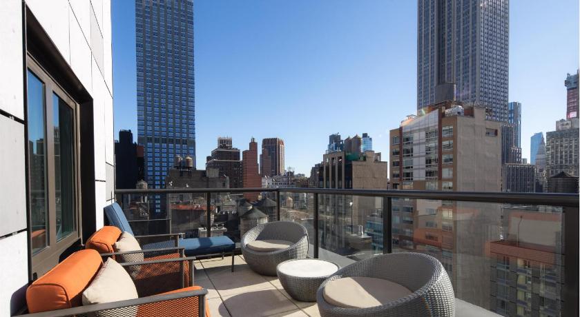 Zdjęcie: 1 King Bed Room- Empire Bldg Skyview Balcony (1 KING BED ROOM- EMPIRE BLDG SKYVIEW BALCONY) 1