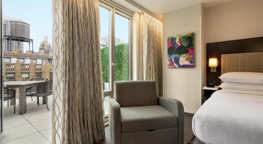Zdjęcie: Pokój z balkonem, łóżkiem typu king-size i widokiem na okolicę (1 King Bed Sky View Balcony Room) 4