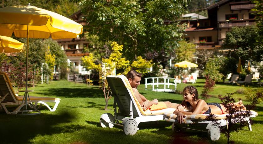 Parkhotel Tristachersee photo