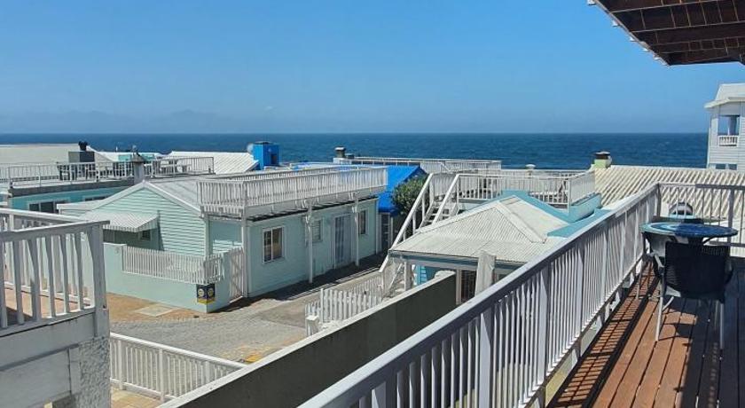 Point Village Hotel and Self Catering - image 4