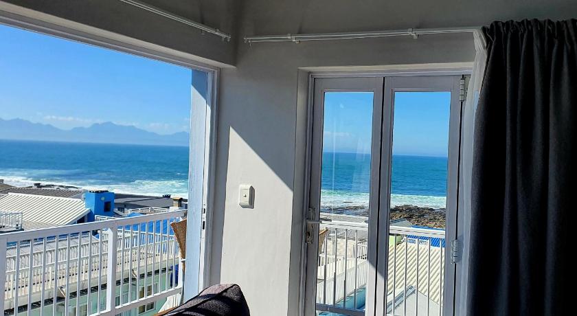 Point Village Hotel and Self Catering - image 5