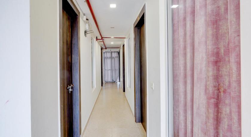 Roomquet Comfort Inn - image 30