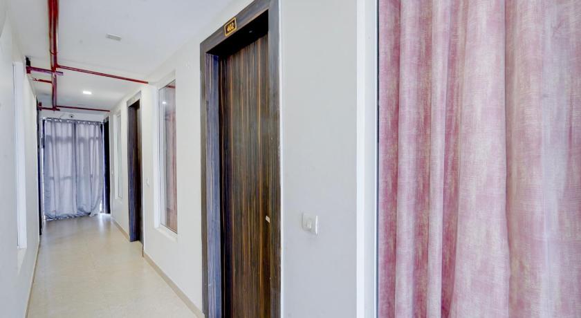 Roomquet Comfort Inn - image 31
